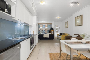 Spacious & Comfy Apt for 6 Next to Darling Harbour, Sydney